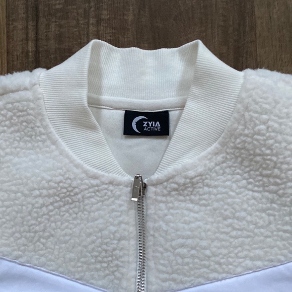 ZYIA Active Flying V Sherpa Bomber Jacket - Picture 6 of 8